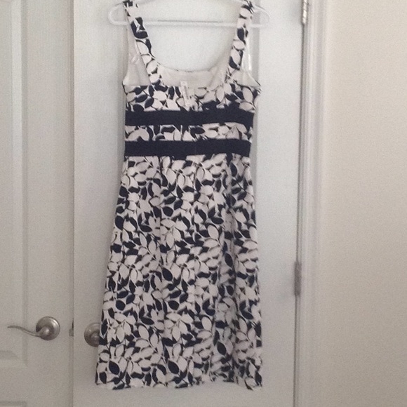 White House Black Market sleeveless flower dress - Picture 2 of 4